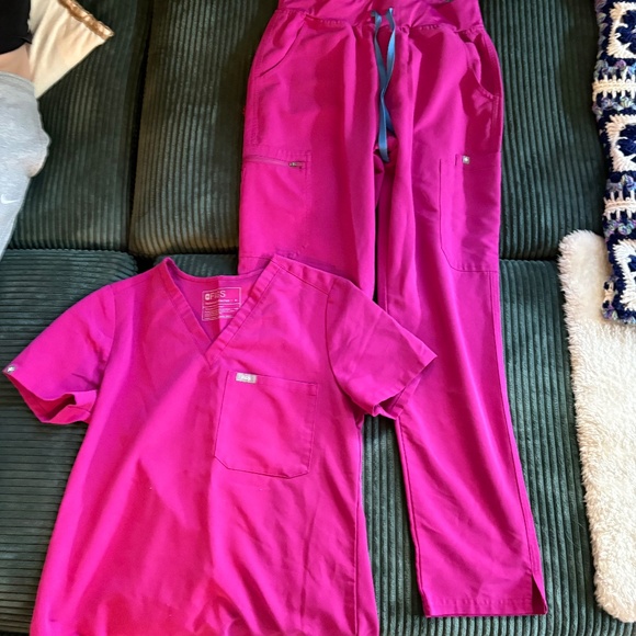 Raspberry Sorbet Figs Full Scrub Set - Catarina Top (S) & HW Kade Pants (M/R) - Picture 1 of 3